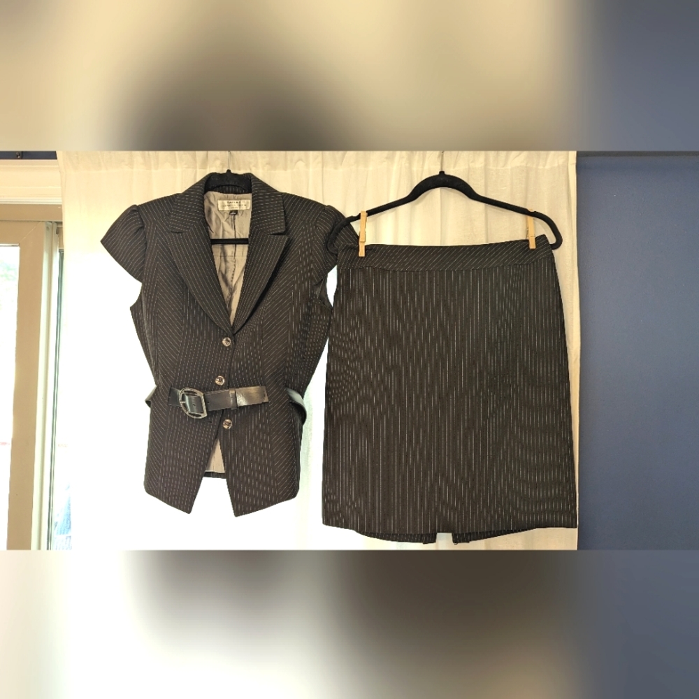 EUC Tahari belted skirt suit black pinstripe